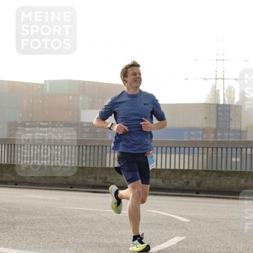 03.10.2026 - Köhlbrandbrückenlauf Michael Burmester http://msf.ph/oto/10769494 03.10.2026 09:11:38 Position 3 200 meine-sportfotos.de
