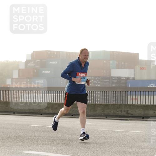 03.10.2026 - Köhlbrandbrückenlauf Michael Burmester http://msf.ph/oto/10769496 03.10.2026 09:11:40 Position 3 375 meine-sportfotos.de