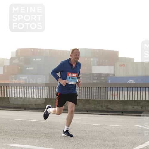 03.10.2026 - Köhlbrandbrückenlauf Michael Burmester http://msf.ph/oto/10769498 03.10.2026 09:11:40 Position 3 2375 meine-sportfotos.de