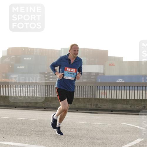 03.10.2026 - Köhlbrandbrückenlauf Michael Burmester http://msf.ph/oto/10769500 03.10.2026 09:11:40 Position 3 2375 meine-sportfotos.de