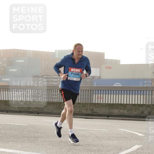 03.10.2026 - Köhlbrandbrückenlauf Michael Burmester http://msf.ph/oto/10769502 03.10.2026 09:11:40 Position 3 2375 meine-sportfotos.de