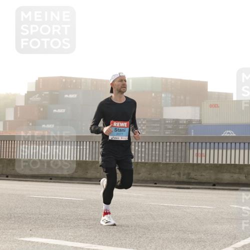 03.10.2026 - Köhlbrandbrückenlauf Michael Burmester http://msf.ph/oto/10769505 03.10.2026 09:11:42 Position 3 1117, 2077 meine-sportfotos.de