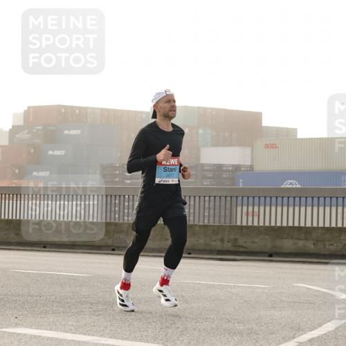 03.10.2026 - Köhlbrandbrückenlauf Michael Burmester http://msf.ph/oto/10769507 03.10.2026 09:11:42 Position 3 1318, 2077 meine-sportfotos.de