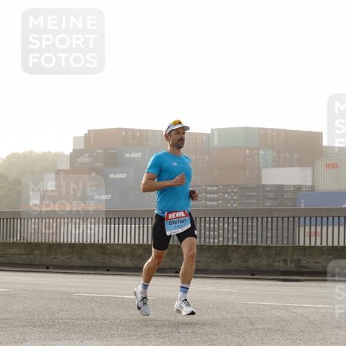 03.10.2026 - Köhlbrandbrückenlauf Michael Burmester http://msf.ph/oto/10769511 03.10.2026 09:11:45 Position 3 1260 meine-sportfotos.de