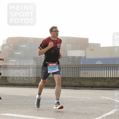 03.10.2026 - Köhlbrandbrückenlauf Michael Burmester http://msf.ph/oto/10769522 03.10.2026 09:11:48 Position 3 1607, 1097, 1702 meine-sportfotos.de