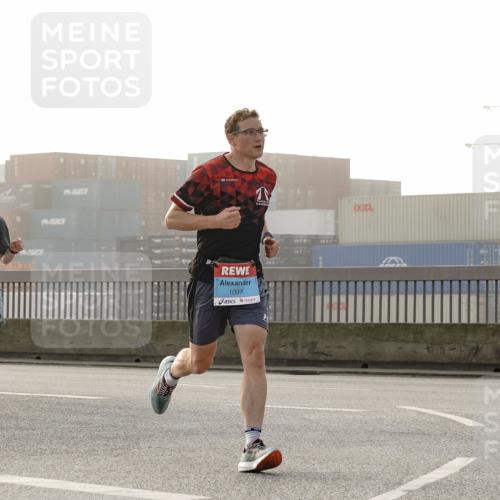 03.10.2026 - Köhlbrandbrückenlauf Michael Burmester http://msf.ph/oto/10769524 03.10.2026 09:11:48 Position 3 1607, 8318, 1097, 1702 meine-sportfotos.de
