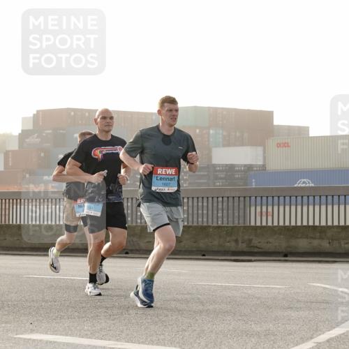 03.10.2026 - Köhlbrandbrückenlauf Michael Burmester http://msf.ph/oto/10769527 03.10.2026 09:11:49 Position 3 2041, 1607 meine-sportfotos.de