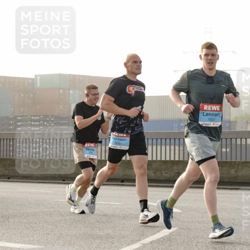 03.10.2026 - Köhlbrandbrückenlauf Michael Burmester http://msf.ph/oto/10769534 03.10.2026 09:11:50 Position 3 19, 2041, 215, 1607, 320 meine-sportfotos.de