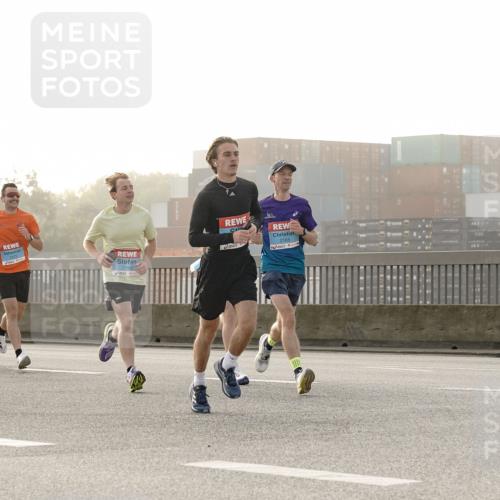 03.10.2026 - Köhlbrandbrückenlauf Michael Burmester http://msf.ph/oto/10769541 03.10.2026 09:11:54 Position 3 2165 meine-sportfotos.de