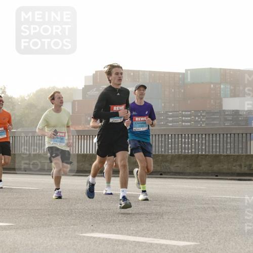 03.10.2026 - Köhlbrandbrückenlauf Michael Burmester http://msf.ph/oto/10769543 03.10.2026 09:11:54 Position 3 2166, 2165 meine-sportfotos.de