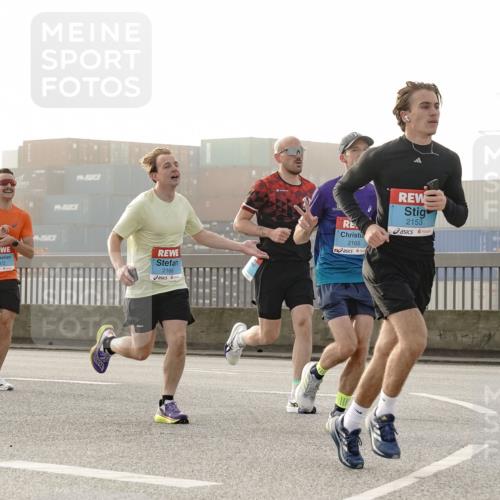 03.10.2026 - Köhlbrandbrückenlauf Michael Burmester http://msf.ph/oto/10769548 03.10.2026 09:11:55 Position 3 1972, 2166, 2165, 2153 meine-sportfotos.de