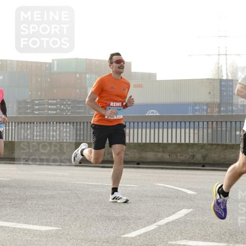 03.10.2026 - Köhlbrandbrückenlauf Michael Burmester http://msf.ph/oto/10769555 03.10.2026 09:11:57 Position 3 1288, 2166 meine-sportfotos.de