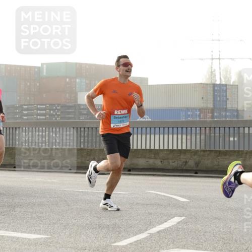 03.10.2026 - Köhlbrandbrückenlauf Michael Burmester http://msf.ph/oto/10769557 03.10.2026 09:11:57 Position 3 1288, 1972 meine-sportfotos.de