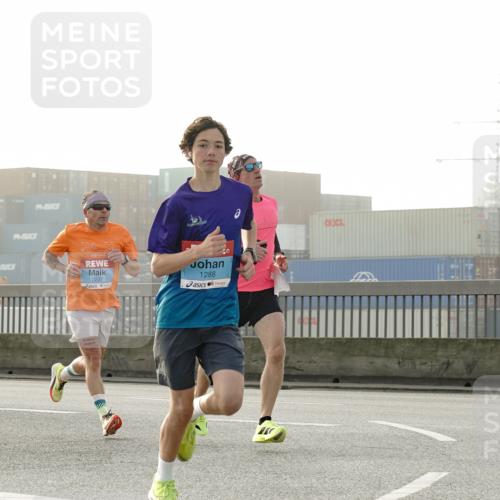 03.10.2026 - Köhlbrandbrückenlauf Michael Burmester http://msf.ph/oto/10769559 03.10.2026 09:11:57 Position 3 2237, 1288, 197 meine-sportfotos.de