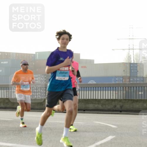 03.10.2026 - Köhlbrandbrückenlauf Michael Burmester http://msf.ph/oto/10769561 03.10.2026 09:11:58 Position 3  meine-sportfotos.de