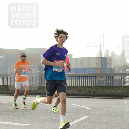03.10.2026 - Köhlbrandbrückenlauf Michael Burmester http://msf.ph/oto/10769562 03.10.2026 09:11:58 Position 3 19, 1288, 1972 meine-sportfotos.de