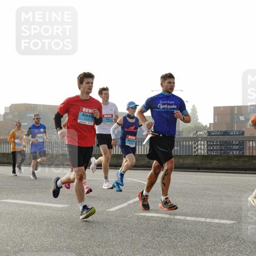 03.10.2026 - Köhlbrandbrückenlauf Michael Burmester http://msf.ph/oto/10769574 03.10.2026 09:11:59 Position 3 2181, 2130, 2237 meine-sportfotos.de