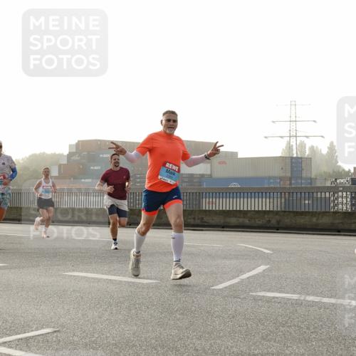 03.10.2026 - Köhlbrandbrückenlauf Michael Burmester http://msf.ph/oto/10769586 03.10.2026 09:12:02 Position 3  meine-sportfotos.de