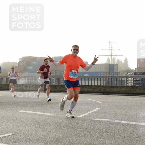 03.10.2026 - Köhlbrandbrückenlauf Michael Burmester http://msf.ph/oto/10769590 03.10.2026 09:12:02 Position 3 2355 meine-sportfotos.de
