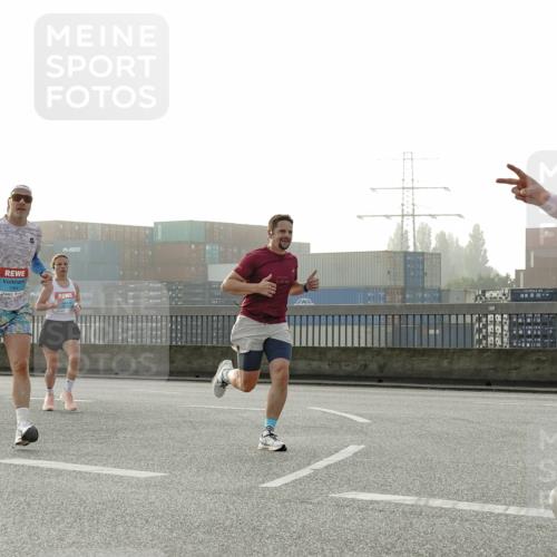 03.10.2026 - Köhlbrandbrückenlauf Michael Burmester http://msf.ph/oto/10769592 03.10.2026 09:12:03 Position 3 23 meine-sportfotos.de