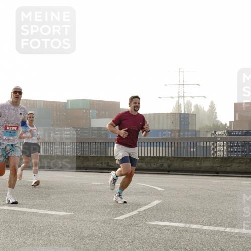 03.10.2026 - Köhlbrandbrückenlauf Michael Burmester http://msf.ph/oto/10769594 03.10.2026 09:12:03 Position 3 42, 195 meine-sportfotos.de