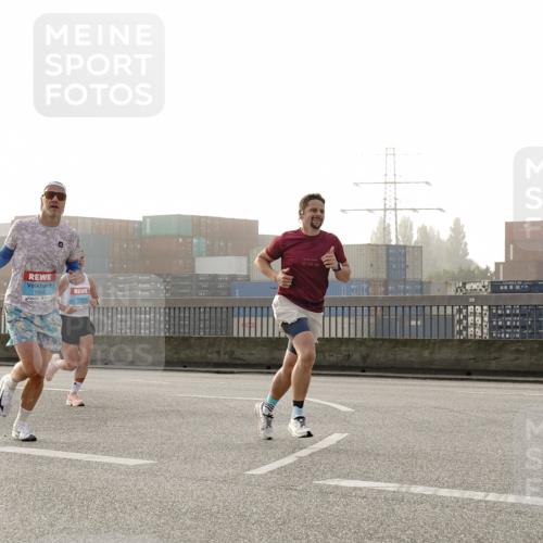 03.10.2026 - Köhlbrandbrückenlauf Michael Burmester http://msf.ph/oto/10769596 03.10.2026 09:12:03 Position 3 1064, 47, 195 meine-sportfotos.de