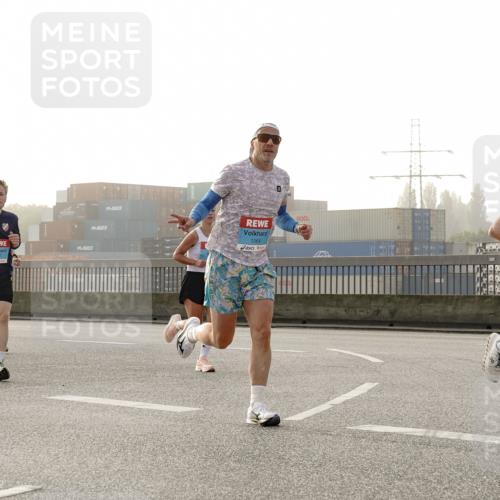 03.10.2026 - Köhlbrandbrückenlauf Michael Burmester http://msf.ph/oto/10769598 03.10.2026 09:12:03 Position 3 1007, 1064 meine-sportfotos.de