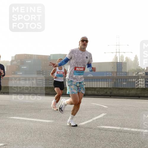 03.10.2026 - Köhlbrandbrückenlauf Michael Burmester http://msf.ph/oto/10769600 03.10.2026 09:12:03 Position 3 1007, 1064, 42, 195 meine-sportfotos.de