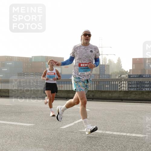 03.10.2026 - Köhlbrandbrückenlauf Michael Burmester http://msf.ph/oto/10769604 03.10.2026 09:12:04 Position 3 1007, 3763, 1064, 42, 195 meine-sportfotos.de