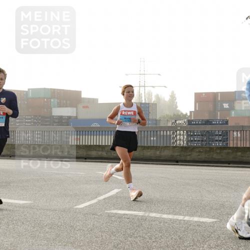 03.10.2026 - Köhlbrandbrückenlauf Michael Burmester http://msf.ph/oto/10769608 03.10.2026 09:12:04 Position 3 1357, 1007, 3763, 1064 meine-sportfotos.de