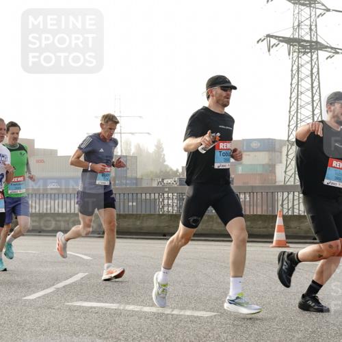 03.10.2026 - Köhlbrandbrückenlauf Michael Burmester http://msf.ph/oto/10769640 03.10.2026 09:12:10 Position 3 1545, 1142, 3864, 00 meine-sportfotos.de