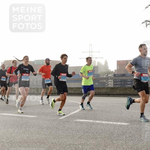 03.10.2026 - Köhlbrandbrückenlauf Michael Burmester http://msf.ph/oto/10769652 03.10.2026 09:12:12 Position 3 1425, 2194 meine-sportfotos.de