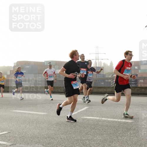 03.10.2026 - Köhlbrandbrückenlauf Michael Burmester http://msf.ph/oto/10769667 03.10.2026 09:12:14 Position 3  meine-sportfotos.de