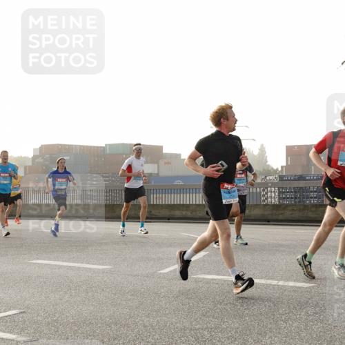 03.10.2026 - Köhlbrandbrückenlauf Michael Burmester http://msf.ph/oto/10769672 03.10.2026 09:12:14 Position 3 2208, 1241 meine-sportfotos.de
