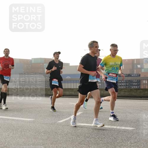 03.10.2026 - Köhlbrandbrückenlauf Michael Burmester http://msf.ph/oto/10769719 03.10.2026 09:12:23 Position 3 379, 1803 meine-sportfotos.de
