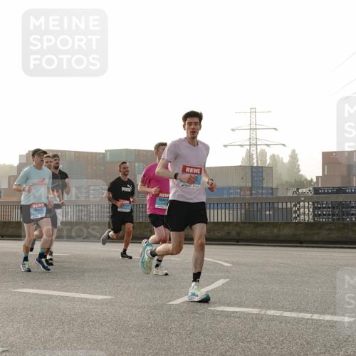03.10.2026 - Köhlbrandbrückenlauf Michael Burmester http://msf.ph/oto/10769737 03.10.2026 09:12:29 Position 3  meine-sportfotos.de