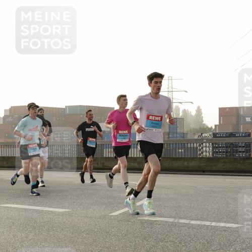 03.10.2026 - Köhlbrandbrückenlauf Michael Burmester http://msf.ph/oto/10769740 03.10.2026 09:12:29 Position 3 3803 meine-sportfotos.de