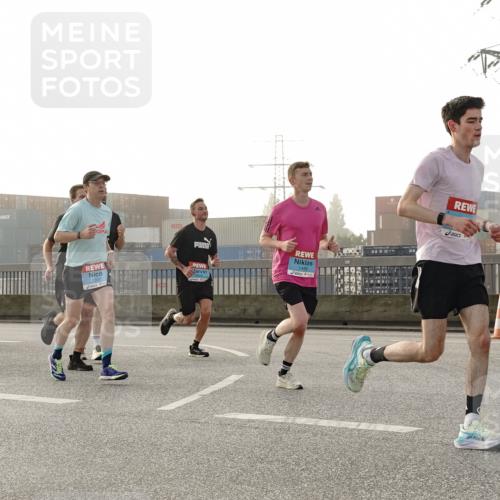 03.10.2026 - Köhlbrandbrückenlauf Michael Burmester http://msf.ph/oto/10769742 03.10.2026 09:12:30 Position 3 19, 1397, 1466 meine-sportfotos.de
