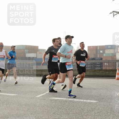 03.10.2026 - Köhlbrandbrückenlauf Michael Burmester http://msf.ph/oto/10769747 03.10.2026 09:12:30 Position 3 2046, 2195, 1397, 1466 meine-sportfotos.de