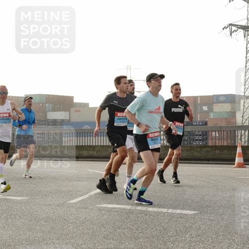 03.10.2026 - Köhlbrandbrückenlauf Michael Burmester http://msf.ph/oto/10769749 03.10.2026 09:12:31 Position 3 2046, 2195, 2219, 1412, 1397, 1466 meine-sportfotos.de