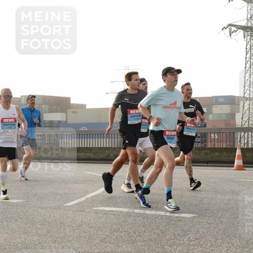 03.10.2026 - Köhlbrandbrückenlauf Michael Burmester http://msf.ph/oto/10769751 03.10.2026 09:12:31 Position 3 2046, 10, 2195, 2219, 1412, 1397 meine-sportfotos.de