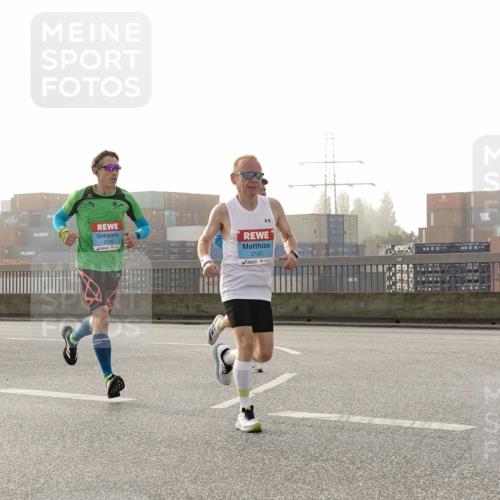 03.10.2026 - Köhlbrandbrückenlauf Michael Burmester http://msf.ph/oto/10769753 03.10.2026 09:12:31 Position 3 2046, 2195, 2219 meine-sportfotos.de