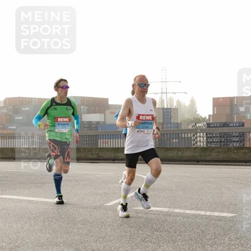 03.10.2026 - Köhlbrandbrückenlauf Michael Burmester http://msf.ph/oto/10769755 03.10.2026 09:12:31 Position 3 2046, 2195 meine-sportfotos.de