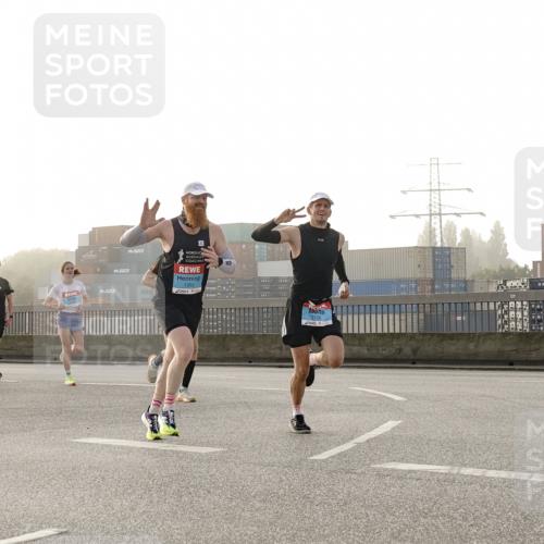 03.10.2026 - Köhlbrandbrückenlauf Michael Burmester http://msf.ph/oto/10769766 03.10.2026 09:12:33 Position 3 12, 19, 2128 meine-sportfotos.de