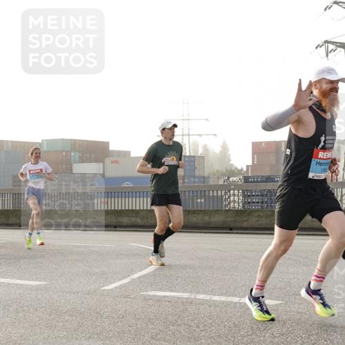 03.10.2026 - Köhlbrandbrückenlauf Michael Burmester http://msf.ph/oto/10769778 03.10.2026 09:12:34 Position 3 1300, 21 meine-sportfotos.de