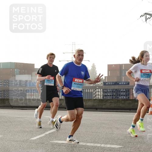 03.10.2026 - Köhlbrandbrückenlauf Michael Burmester http://msf.ph/oto/10769792 03.10.2026 09:12:36 Position 3 2123, 1712, 2218 meine-sportfotos.de