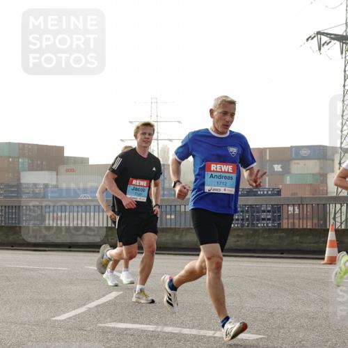 03.10.2026 - Köhlbrandbrückenlauf Michael Burmester http://msf.ph/oto/10769796 03.10.2026 09:12:36 Position 3 2123, 1712, 2218 meine-sportfotos.de