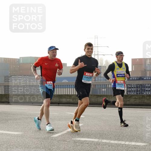 03.10.2026 - Köhlbrandbrückenlauf Michael Burmester http://msf.ph/oto/10769852 03.10.2026 09:12:44 Position 3 2114, 2340, 1342, 1102 meine-sportfotos.de