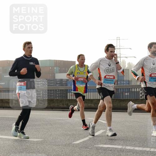 03.10.2026 - Köhlbrandbrückenlauf Michael Burmester http://msf.ph/oto/10769862 03.10.2026 09:12:46 Position 3 3798, 1349, 2177, 1066 meine-sportfotos.de
