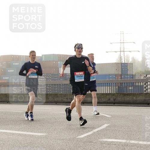 03.10.2026 - Köhlbrandbrückenlauf Michael Burmester http://msf.ph/oto/10769873 03.10.2026 09:12:48 Position 3 1644, 2133 meine-sportfotos.de